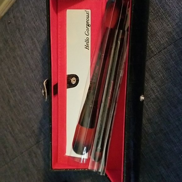 ⚠️Semi-Vintage⚠️ YBF -YOUR BEST FRIEND 4 Piece Makeup Brush Set & Case - Picture 10 of 13